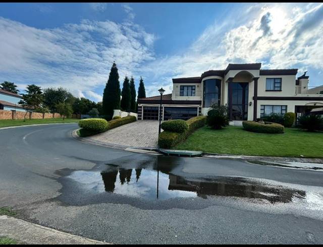 6 BEDROOM HOUSE FOR SALE IN BLUE VALLEY GOLF ESTATE